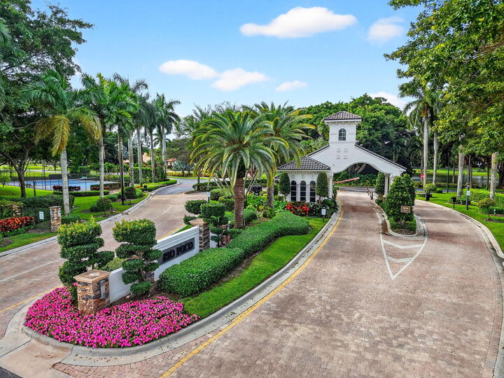 Property Photo:  10305 Avenida Del Rio  FL 33446 