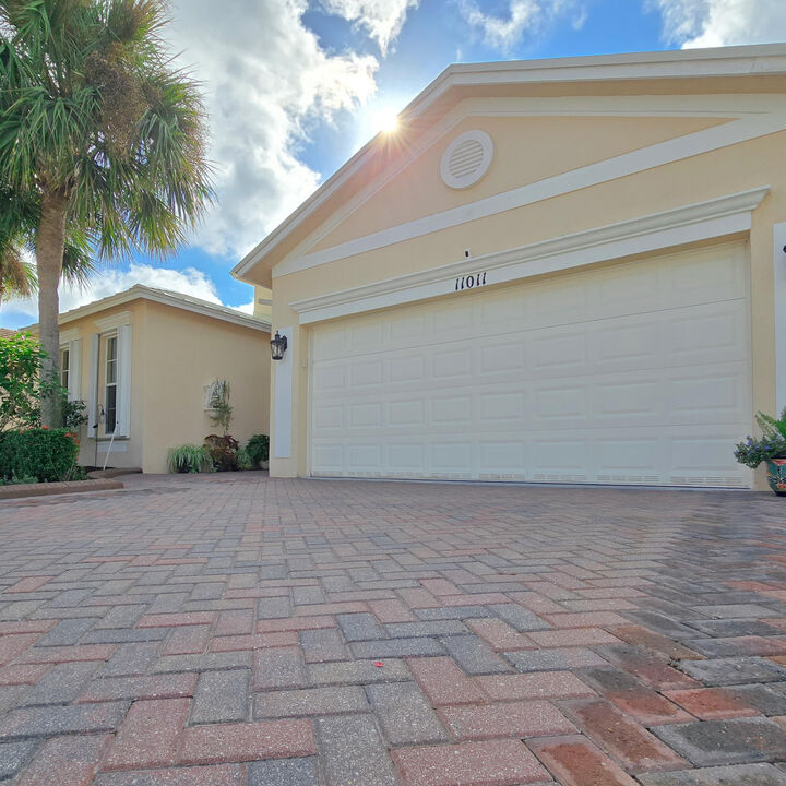 Property Photo: 11011 SW Dunhill Court FL 34987