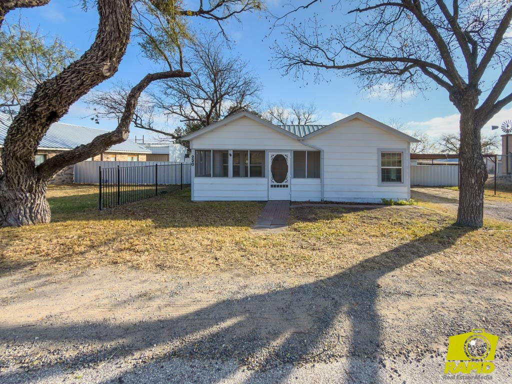 Property Photo:  220 N Broadway Street  TX 76941 