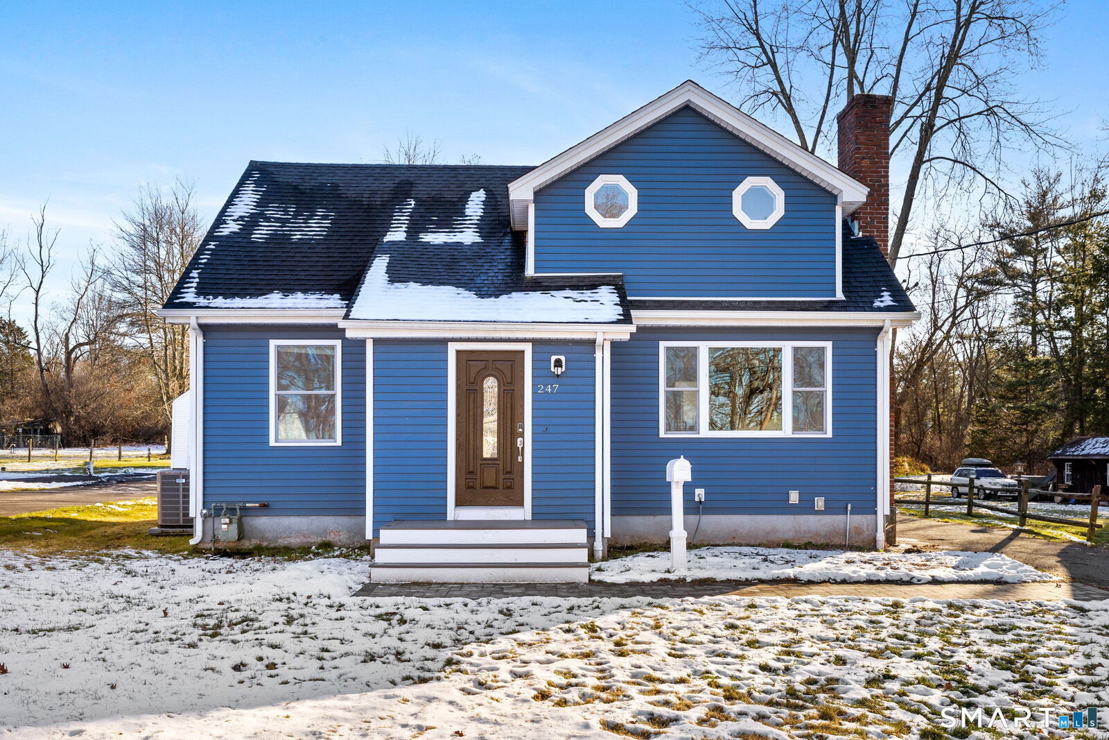 Property Photo:  247 Chester Street  CT 06108 