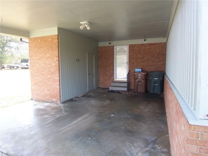 Property Photo:  2533 E Woodlyn Way  NC 27407 