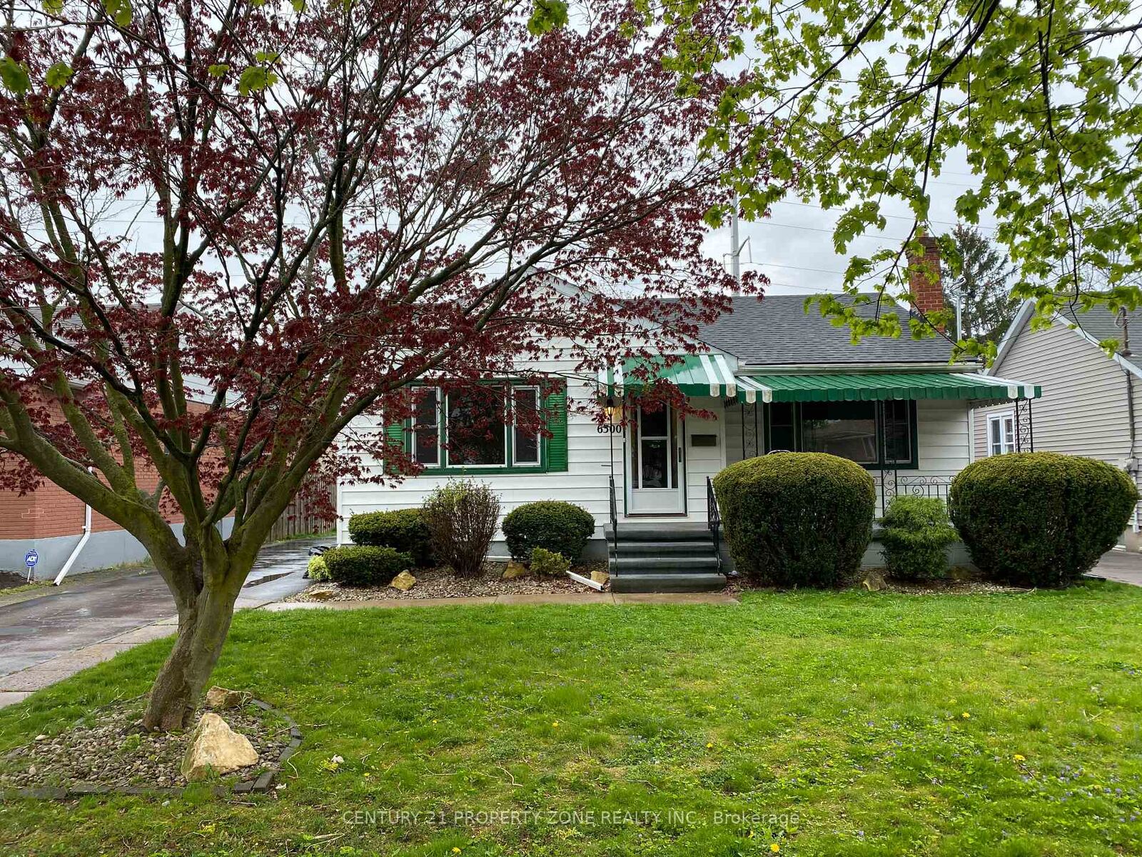 Property Photo:  6300 Corwin Crescent  ON L2G 2M1 
