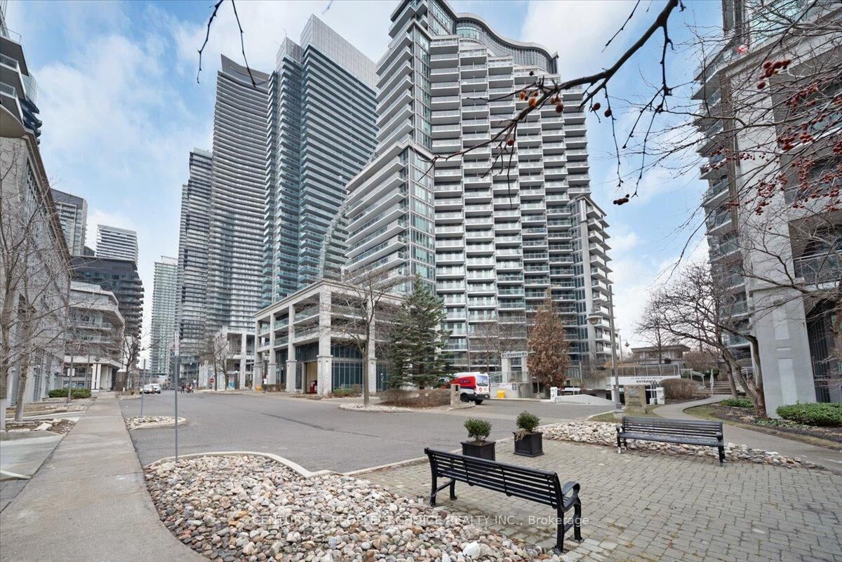 Property Photo: 2121 Lake Shore Boulevard W 1504 ON M8V 2E9