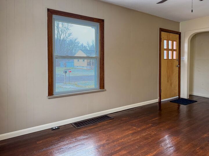 Property Photo: 726 E 7th St OH 44805