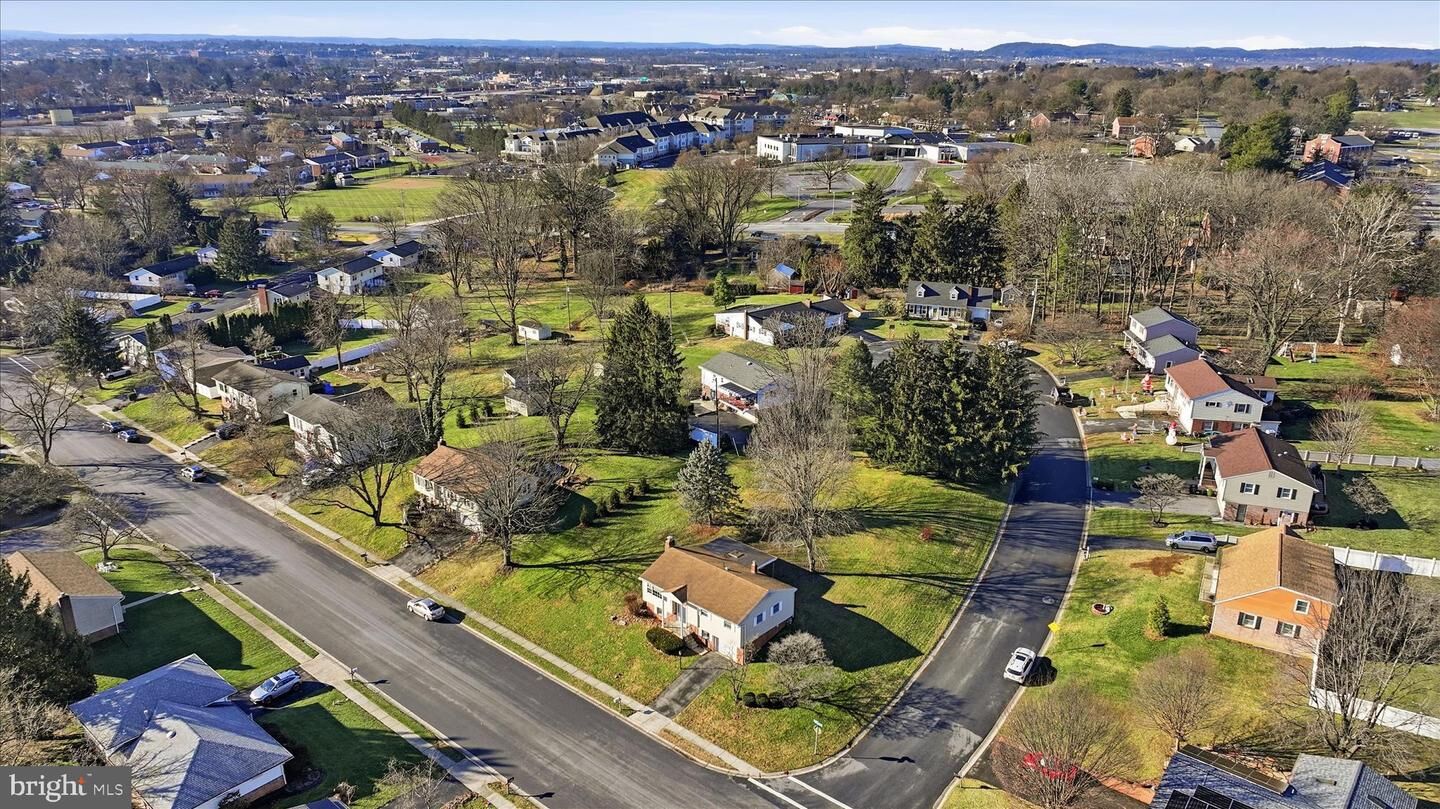 Property Photo:  1828 Crooked Oak Drive  PA 17601 