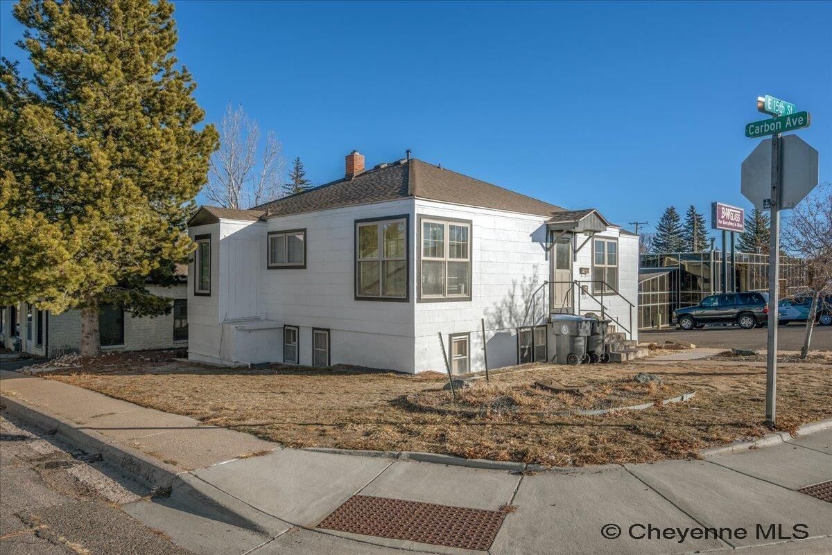 Property Photo:  1501 Carbon Ave  WY 82001 