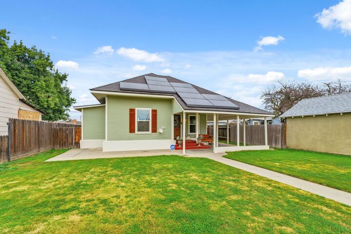 Property Photo:  1044 K Street  CA 93654 