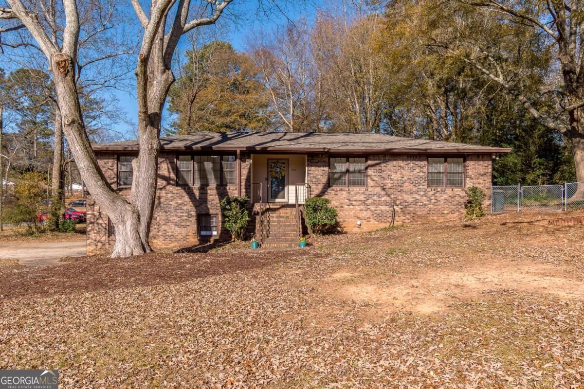 Property Photo:  905 Tanglewood Trail  GA 30189 