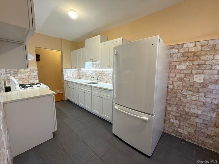 Property Photo:  42 Barker Avenue 2B  NY 10601 