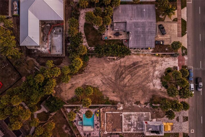 Property Photo:  130 N Blvd Of The Presidents  FL 34236 