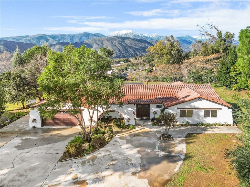 Property Photo:  1126 Knoll  CA 92407 