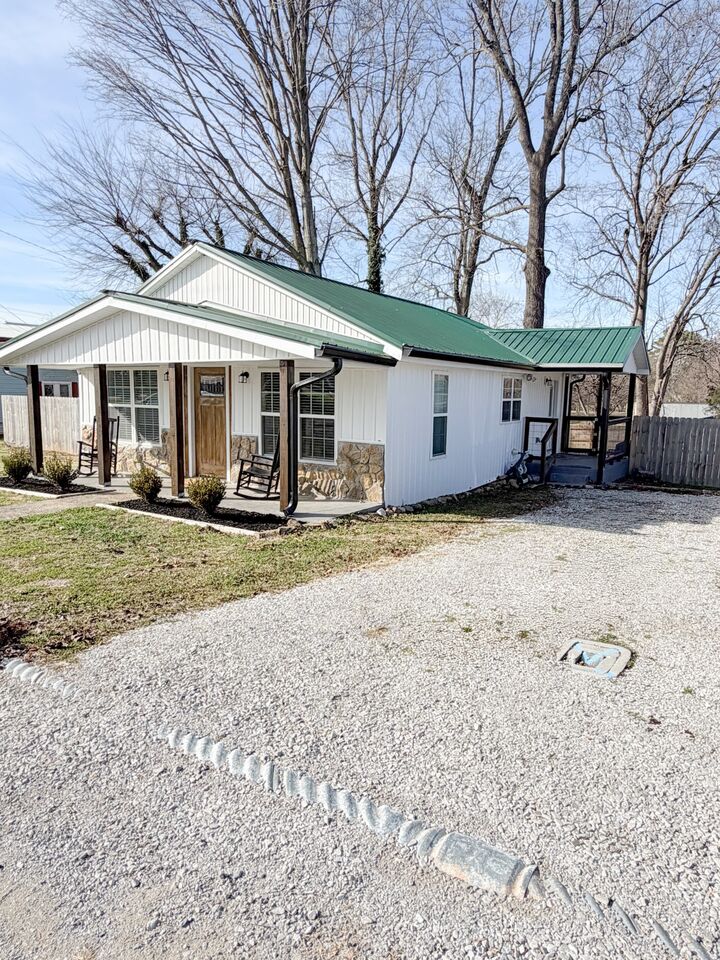 Property Photo:  502 E Market St  TN 37324 