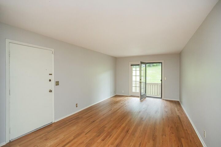 Property Photo: 702 Ashlawn Pl TN 37211