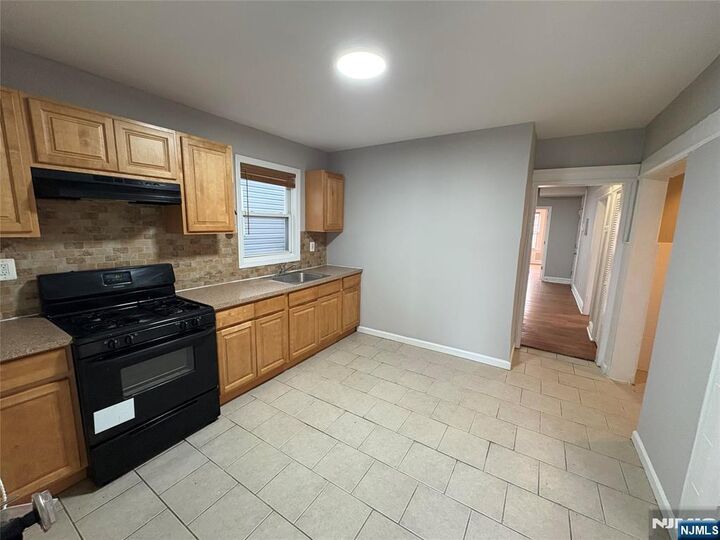 Property Photo:  76-78 Halstead 2  NJ 07106 