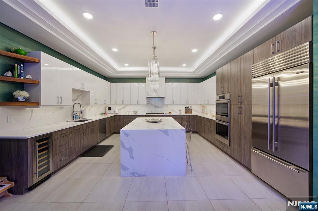 Property Photo:  606 Undercliff Avenue 1  NJ 07020 