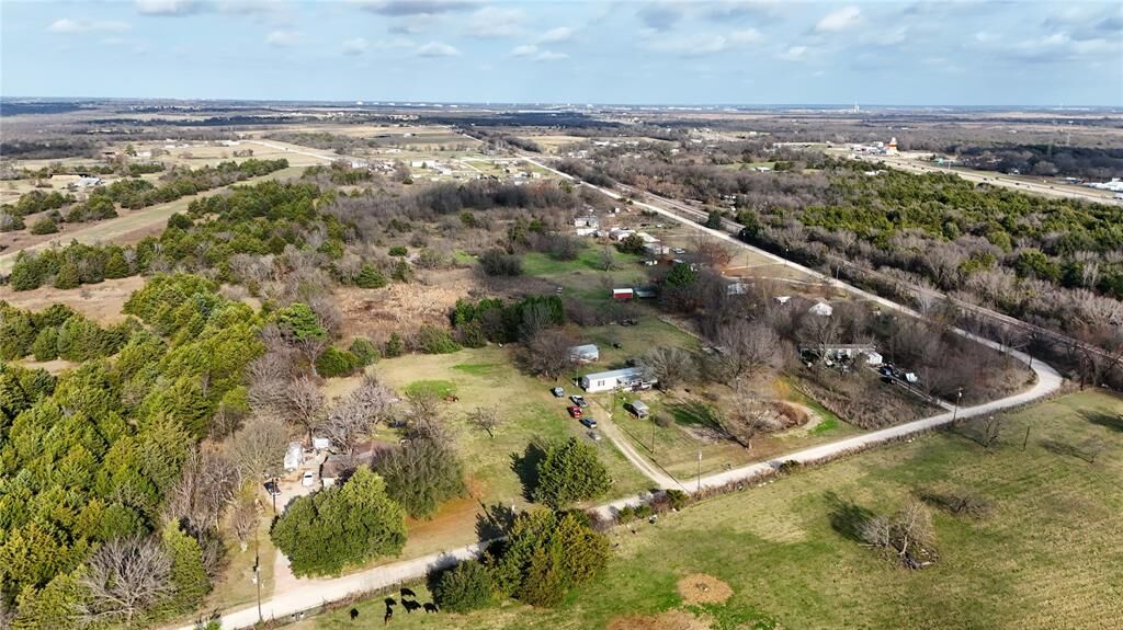 Property Photo:  6114 County Road 0050  TX 75110 