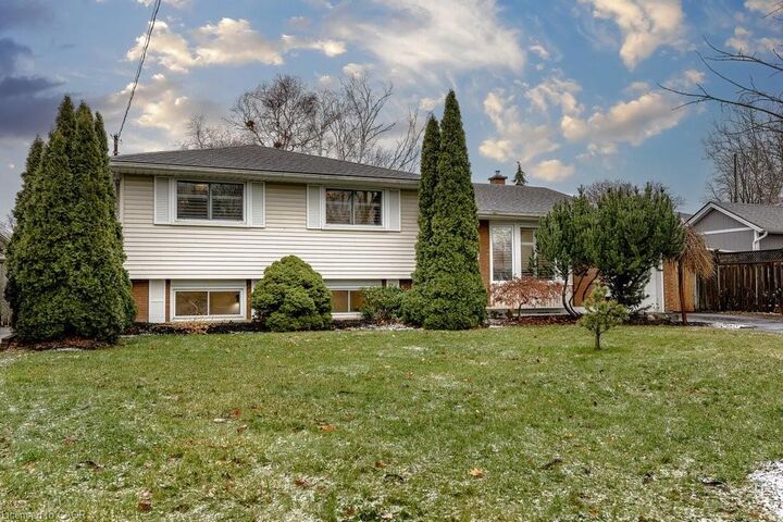 Property Photo:  16 Old Oxford Road  ON L2M 2J9 