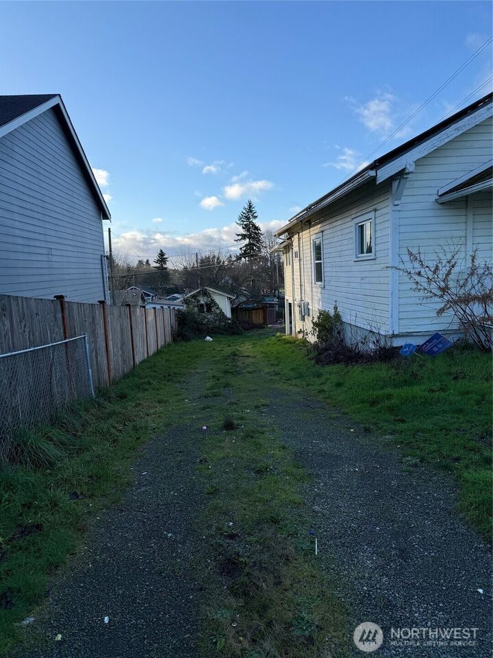 Property Photo:  8402  Yakima Avenue  WA 98444 
