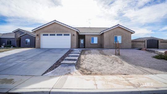 Property Photo:  225 Rainshadow Ct  CA 93555 