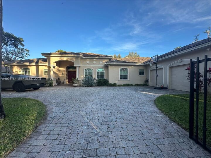 Property Photo: 15335 SW 80th Ave FL 33157