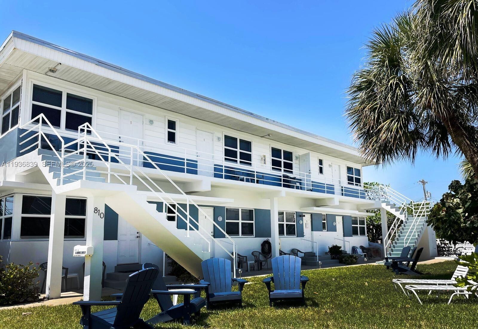 Property Photo: 810 S Surf Rd FL 33019