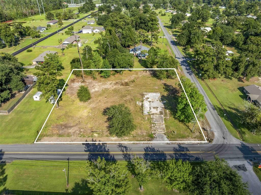 Property Photo:  422 Debra Lane  LA 70611 