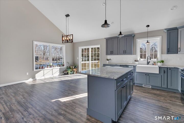 Property Photo:  2 Ferncliff Drive  CT 06117 