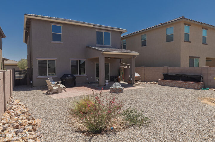 Property Photo:  7004 W Hedge Rose Drive  AZ 85757 