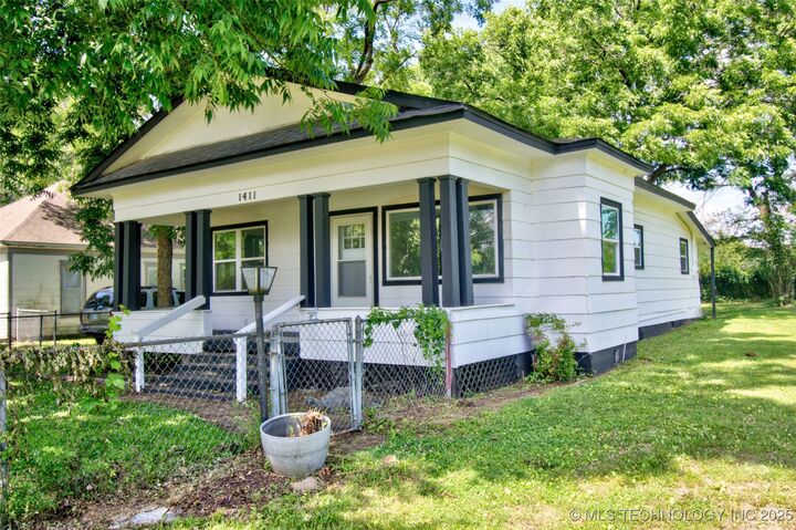 Property Photo:  1411 N 43rd Street E  OK 74403 
