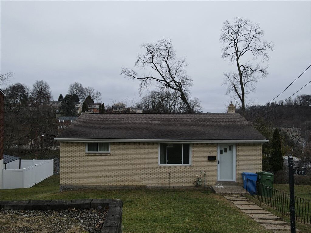 Property Photo:  977 Vallevista St  PA 15234 