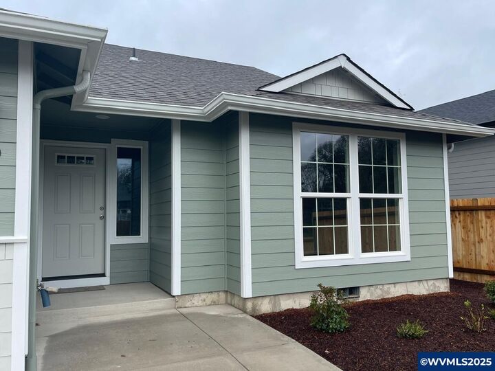 Property Photo: 1190 Hop St SW OR 97321