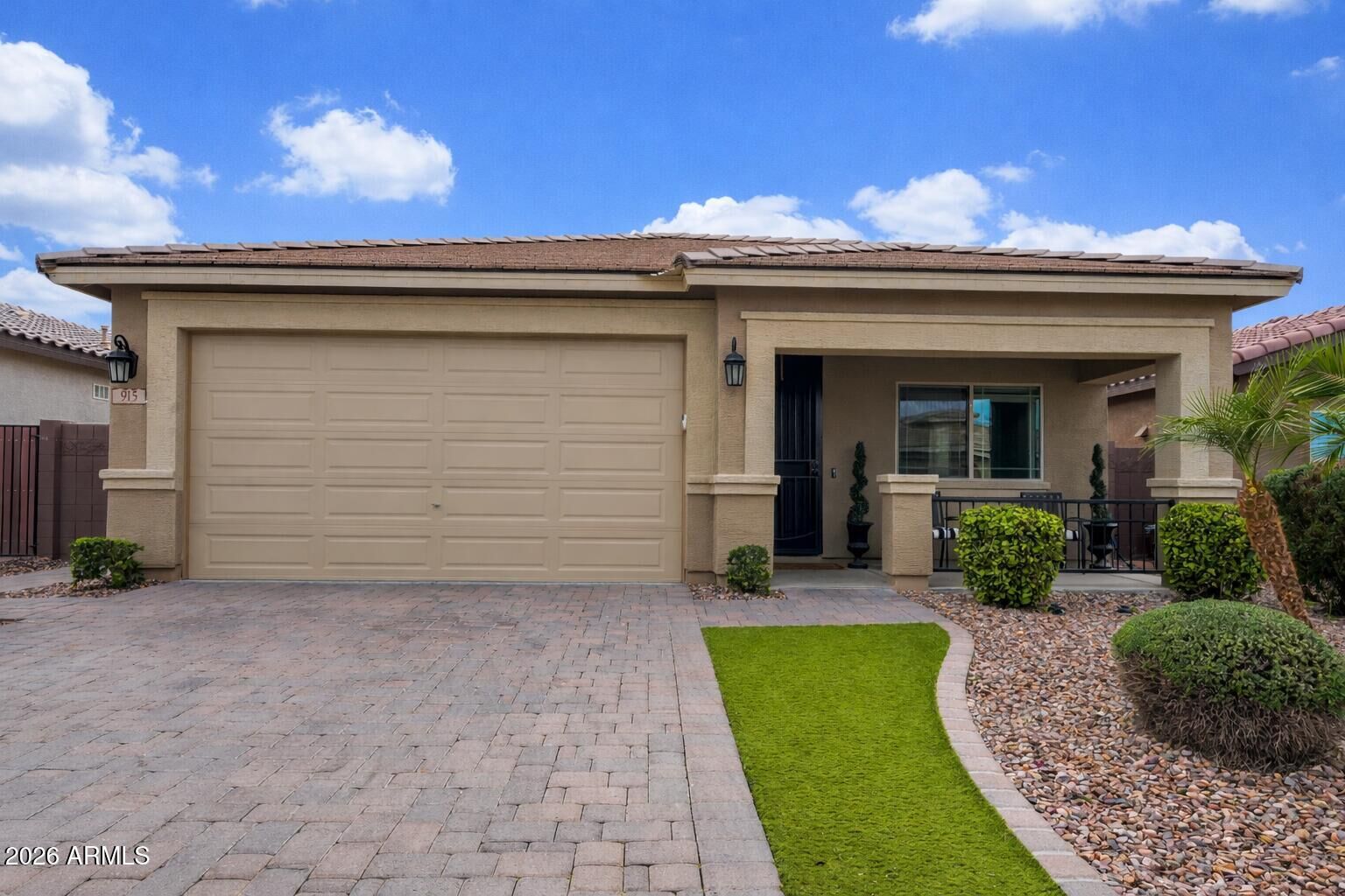 Property Photo:  915 W Sisso Tree Avenue  AZ 85140 
