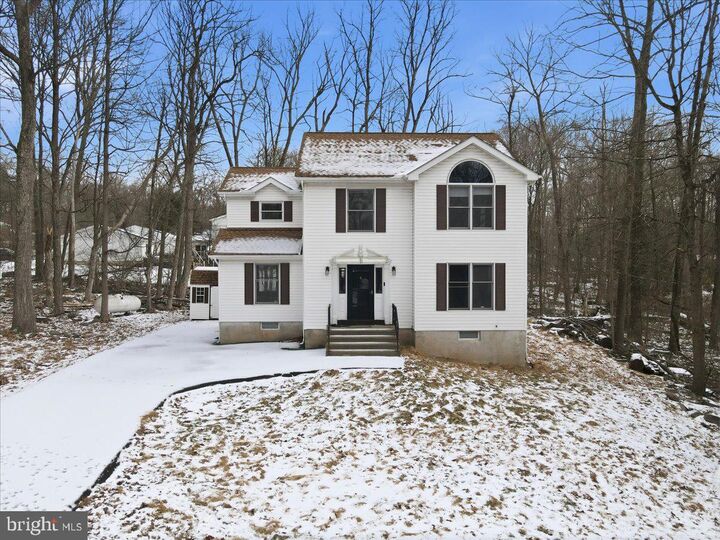 Property Photo:  5528 Elmwood Drive  PA 18372 