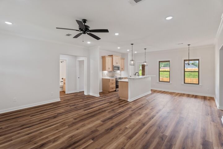 Property Photo:  1005 N Red  AR 72150 