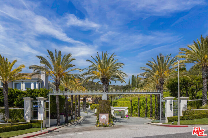 Property Photo: 16800 Calle Montecito CA 90272