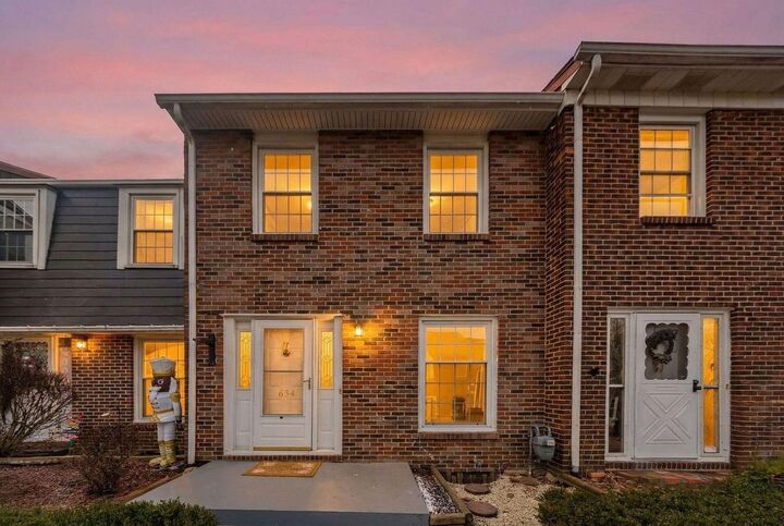 Property Photo:  634 Dlyn Street  OH 43228 