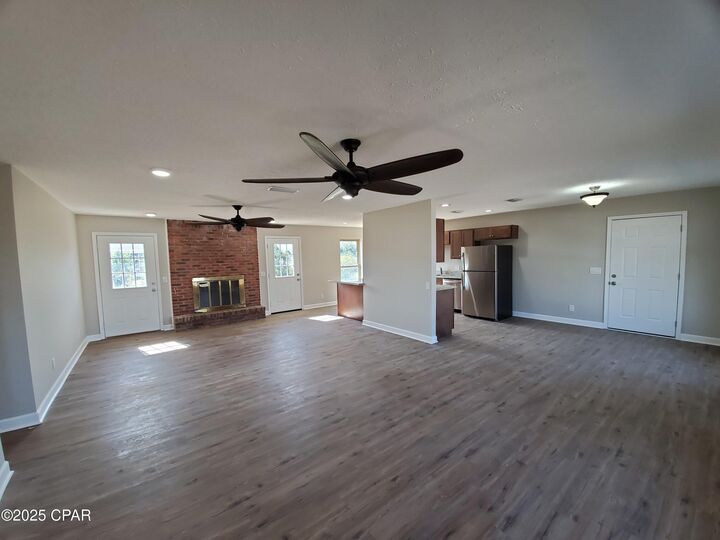 Property Photo: 211 Sukoshi Drive FL 32404