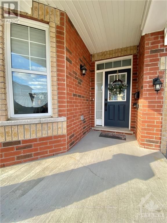 Property Photo: 924 Whimbrel Way ON K2J 6C5