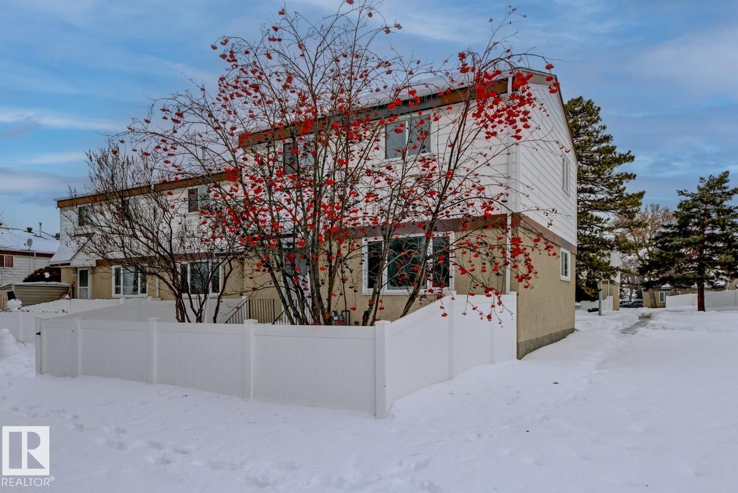 Property Photo:  5A Twin Terrace NW  AB T6K 1V4 