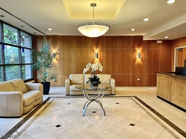 Property Photo:  60 Parkway Dr 10G  NJ 07017 