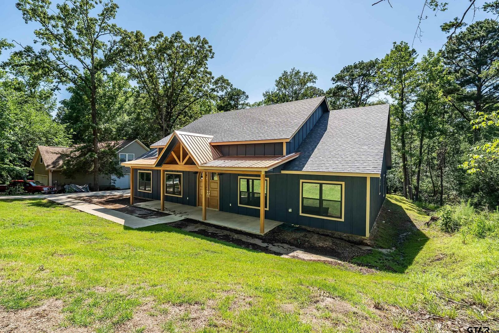Property Photo: 2133 E Holly Trail TX 75765
