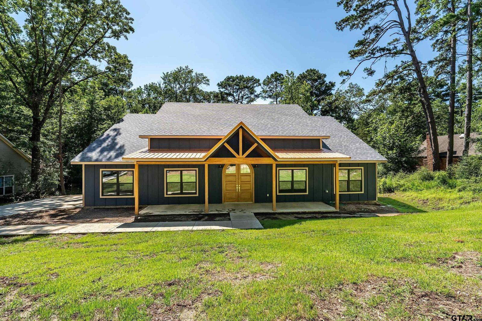 Property Photo: 2133 E Holly Trail TX 75765