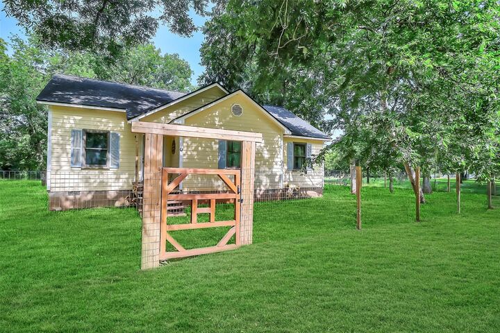 Property Photo:  603 Hackamore Road  TX 77485 