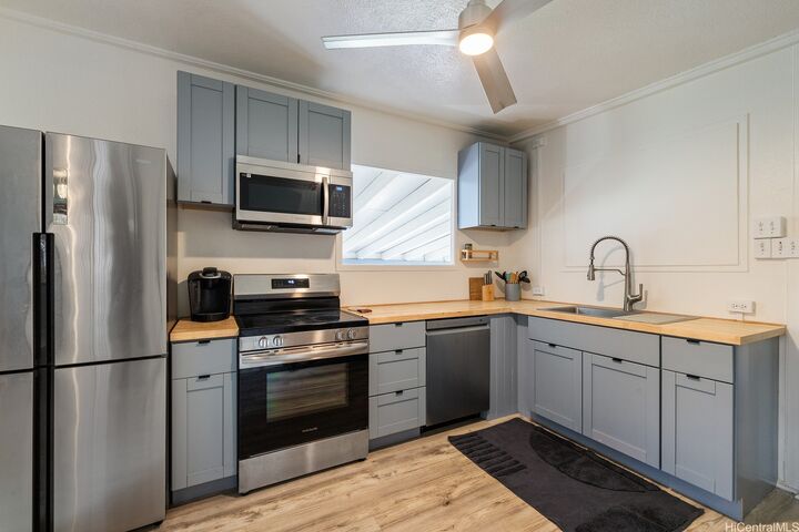 Property Photo:  84-077 Makau Street  HI 96792 