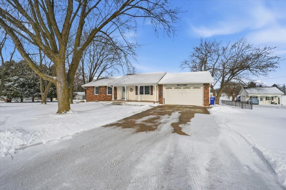 Property Photo:  1203 1st St NE  IA 50662 
