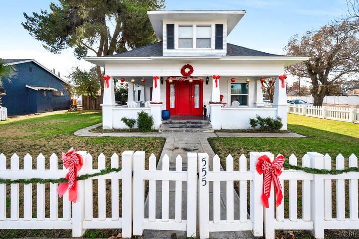 Property Photo:  555 W D Street  CA 93245 