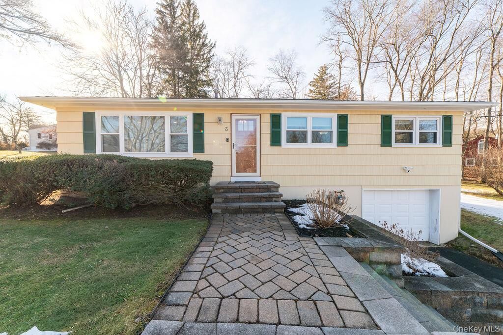 Property Photo:  3 Gottlieb Drive  NY 10965 