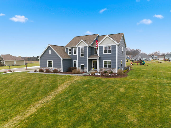 Property Photo:  W278n6928 Leslie Ln  WI 53029 