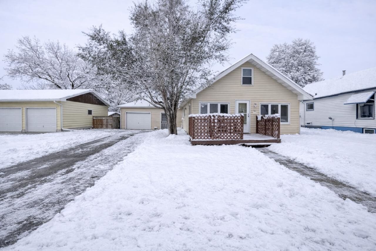 Property Photo:  1422 2nd St. SE  ND 58701 