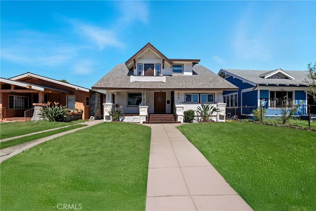 Property Photo: 1261 W 51st CA 90037
